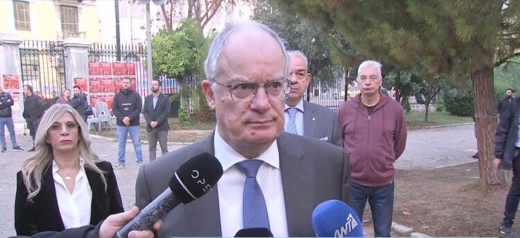 Στεφάνι στο Πολυτεχνείο κατέθεσε ο ΠτΔ: Υπεύθυνη, λαϊκή και διαρκής διεκδίκηση της Δημοκρατίας και της ελευθερίας