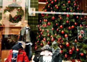 Πάτρα: Το εορταστικό ωράριο των καταστημάτων από σήμερα Δευτέρα