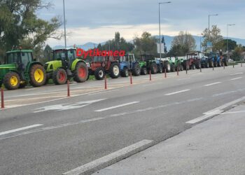 Κάτω Αχαΐα: Παραταγμένα τα τρακτέρ στον δρόμο – Ενισχύεται το μπλόκο (ΦΩΤΟ & BINTEO)