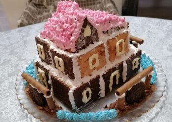 Μπισκοτόσπιτο με σαντιγί