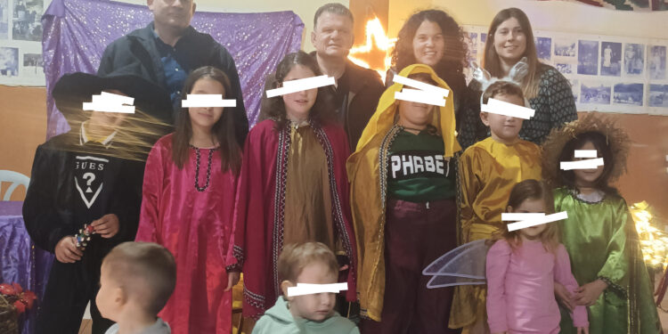 Δυτική Αχαΐα: Συγκίνησαν οι έξι μαθητές του απομακρυσμένου χωριού στη Χριστουγεννιάτικη γιορτούλα τους!