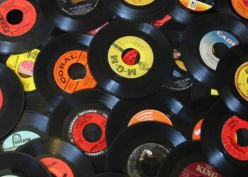Πωλούνται δίσκοι βινυλίου