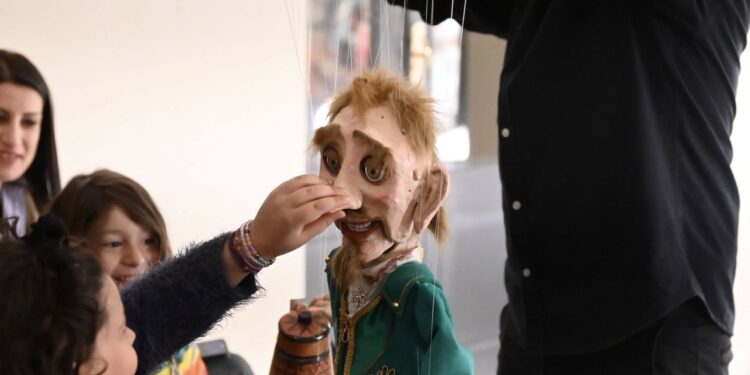 Κάτω Αχαΐα: Η βροχή δεν στάθηκε εμπόδιο στη μαγεία των γιορτών – ΦΩΤΟ