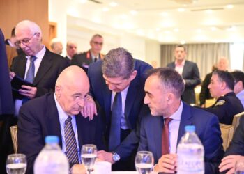 Σε Ερύμανθο και Επιμελητήριο ο Αλεξόπουλος – “Στρίμωξε” και τον Δένδια για τον Άραξο