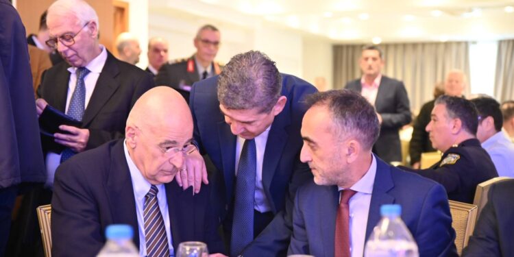 Σε Ερύμανθο και Επιμελητήριο ο Αλεξόπουλος – “Στρίμωξε” και τον Δένδια για τον Άραξο