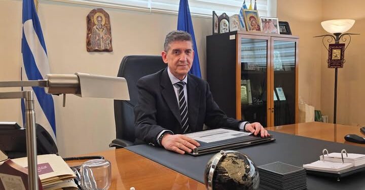 Ευχές για τον Γρηγόρη Αλεξόπουλο στο Δημαρχείο