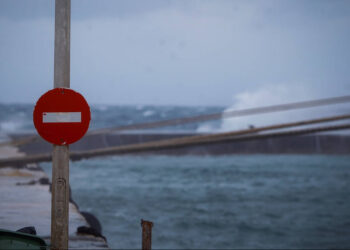 Σε ισχύ απαγορευτικό απόπλου λόγω ισχυρών ανέμων – Κλειστή η πορθμειακή γραμμή Ρίου Αντιρρίου
