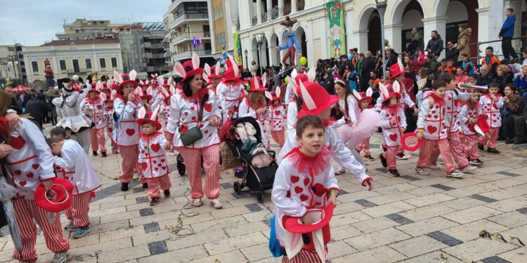 Καρναβάλι Μικρών 2026: ΔΕΙΤΕ ΖΩΝΤΑΝΑ την παρέλαση – Φωτογραφίες από τα καλύτερα στιγμιότυπα
