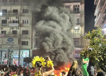 Βανδαλισμοί στο Πατρινό Καρναβάλι – Έκαψαν, ξερίζωσαν κι έφυγαν… ΦΩΤΟ