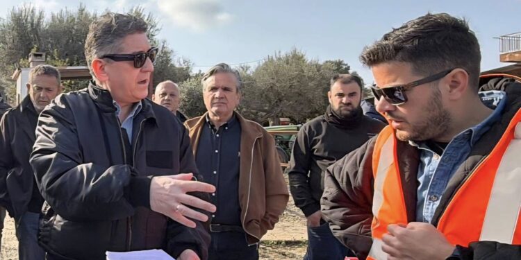 Ξεκάθαρο μήνυμα Αλεξόπουλου για τους δρόμους στα χωριά: “Δεν θα αφήσουμε τίποτα στην τύχη” – Ποιοι στήριξαν τη μαζική κινητοποίηση της Τρίτης – ΦΩΤΟ