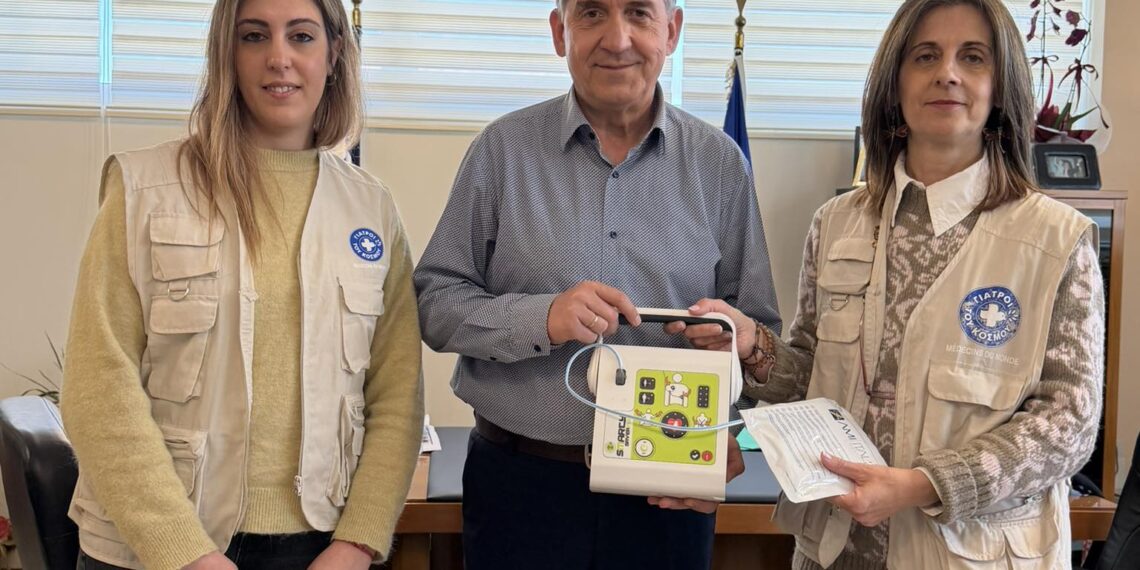 Δυτική Αχαΐα: Επτά απινιδωτές σε σχολεία και στο Κέντρο Υγείας στο πλαίσιο του Μνημονίου Συνεργασίας μεταξύ Δήμου και “Γιατρών του Κόσμου”