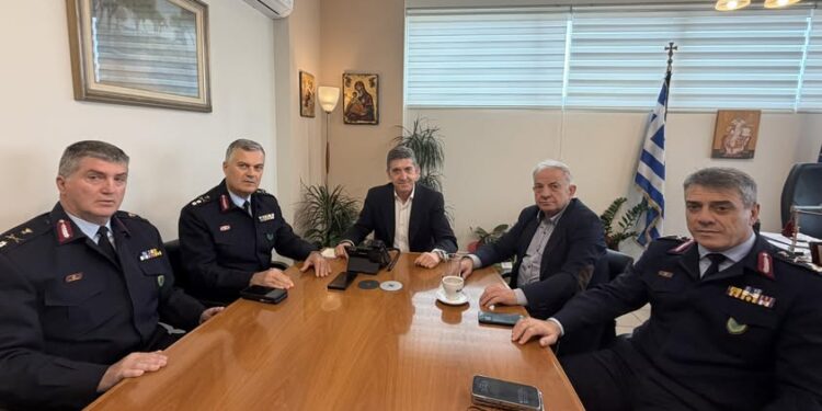Το πλαίσιο άμεσων παρεμβάσεων για την ασφάλεια των πολιτών, συζητήθηκε στη συνάντηση του Γρηγόρη Αλεξόπουλου με αξιωματικούς της ΕΛ.ΑΣ