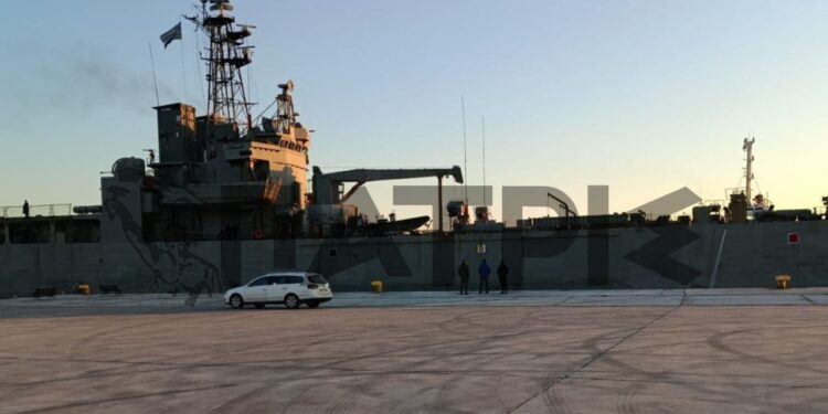 Πόλεμος στη Μέση Ανατολή – Κλιμακώνεται η εμπλοκή της Ελλάδας: Πολεμικός εξοπλισμός «έφυγε» από το λιμάνι της Κυλλήνης – ΦΩΤΟ