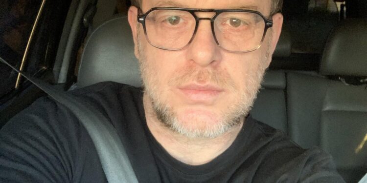 Θανάσης Τούμπουλης: Το συγκινητικό σημείωμα για την απώλεια της φίλης του και αγαπημένης ηθοποιού “Ξέρεις … τα φιλιά σου φτάνουν ακόμα”