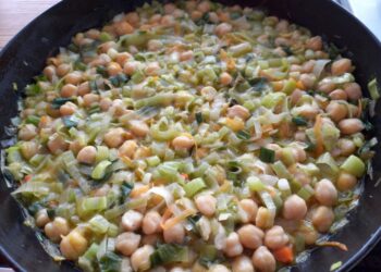 Ρεβίθια με πράσα