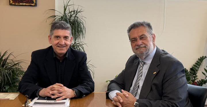 Πσιτ! Συνάντηση με μήνυμα;