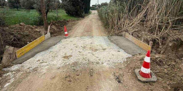 Μιτόπολη Δυτικής Αχαΐας: Αποκαταστάθηκε άμεσα ο δρόμος που είχε καταστραφεί από τις πλημμύρες – ΦΩΤΟ