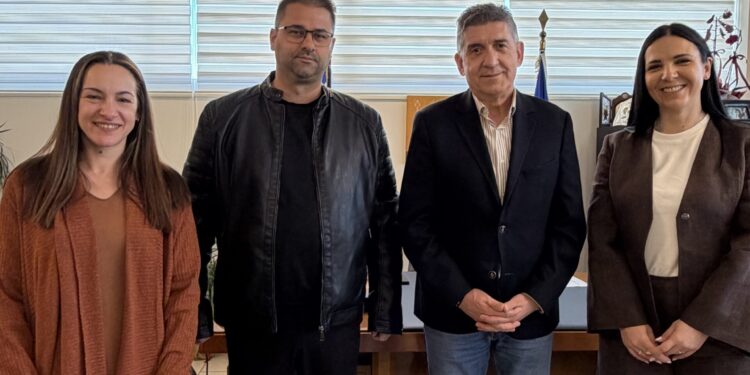 Ορκωμοσία τριών νέων δημοτικών υπαλλήλων – Αλεξόπουλος: “Συνεχίζουμε να επενδύουμε στους ανθρώπους”