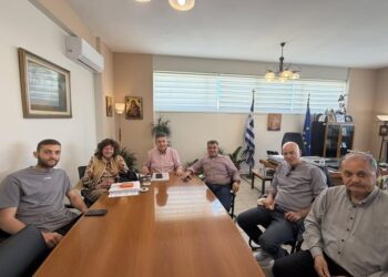 Δυτική Αχαΐα: Τονωτικές “ενέσεις” με καλοκαιρινές δράσεις, ετοιμάζει ο δήμος για την τοπική αγορά – Τί συζητήθηκε στη συνάντηση του Αλεξόπουλου με τους εμπόρους