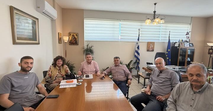 Δυτική Αχαΐα: Τονωτικές “ενέσεις” με καλοκαιρινές δράσεις, ετοιμάζει ο δήμος για την τοπική αγορά – Τί συζητήθηκε στη συνάντηση του Αλεξόπουλου με τους εμπόρους