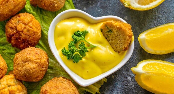 Κεφτέδες σε βελούδινη λεμονάτη σάλτσα