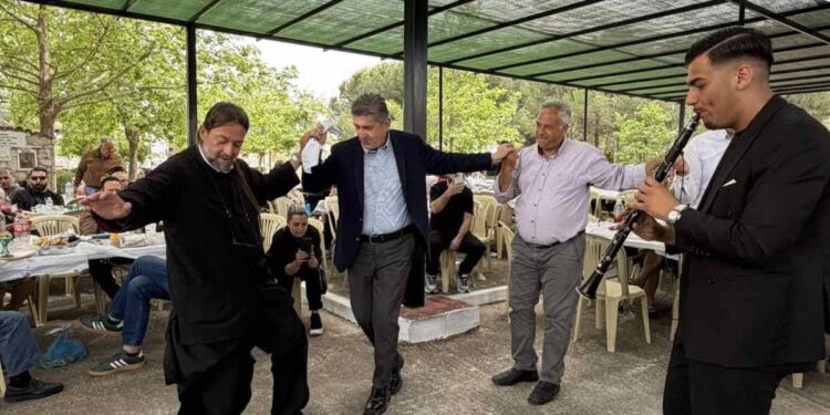 Γλέντι στα Νιφορέικα για την γιορτή του Αγίου Νικολάου – Ποιους είδαμε