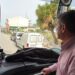Κάτω Αχαΐα: Ανεβήκαμε στο λεωφορείο με τον Δήμαρχο και … “πέσαμε” πάνω σε παράνομες σταθμεύσεις! Τί είπε για τις διορθωτικές παρεμβάσεις -ΒΙΝΤΕΟ
