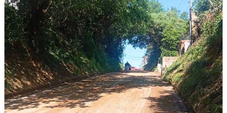 Πσιτ! Αυτή είναι η Κολοσάρα; Η είσοδος της Κάτω Αχαΐας… “φωτίζεται” ΒΙΝΤΕΟ – ΦΩΤΟ