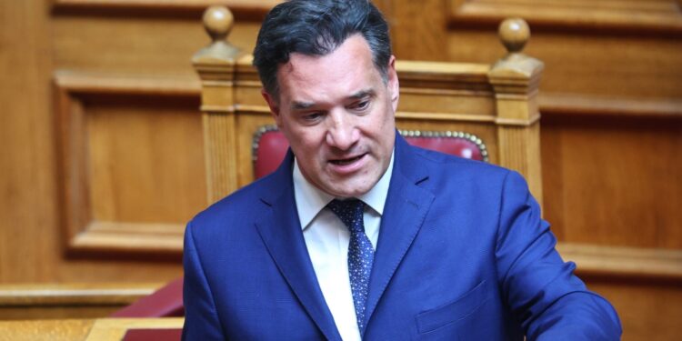 Άδωνις Γεωργιάδης: «Δεν είμαι εγώ στη φωτογραφία με γυναίκα σε προσωπική στιγμή – Είναι προϊόν ΑΙ»