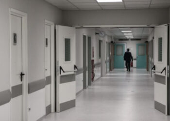 Σάλος από βίντεο με γιατρό που ζητάει «φακελάκι» από ασθενή πριν χειρουργηθεί – Γεωργιάδης: Θα απομακρυνθεί από το ΕΣΥ