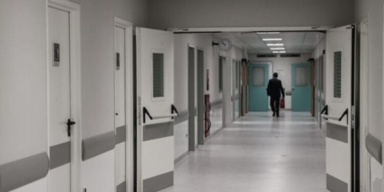Σάλος από βίντεο με γιατρό που ζητάει «φακελάκι» από ασθενή πριν χειρουργηθεί – Γεωργιάδης: Θα απομακρυνθεί από το ΕΣΥ