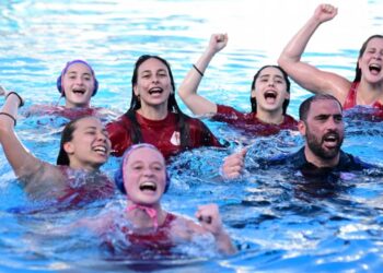 Επέστρεψε στην κορυφή ο Ολυμπιακός: Σήκωσε το 16ο μέσα στη Βουλιαγμένη και στέφθηκε πρωταθλητής!