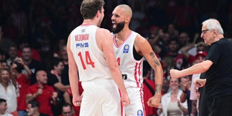 Ολυμπιακός – Παναθηναϊκός 102-92: Έκανε το 2-1 με εκτελεστή Φουρνιέ