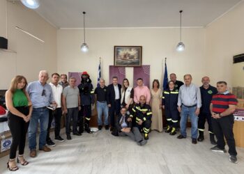 Παράδοση πυροσβεστικών στολών και εξοπλισμού σε ΣΕΔΙΠ Δυτικής Αχαΐας και “ΑΡΙΑ” – ΦΩΤΟ