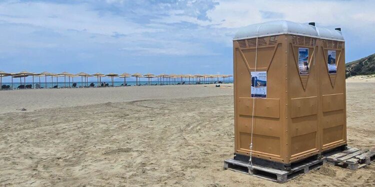 Δυτική Αχαΐα: Για πρώτη φορά χημικές τουαλέτες σε πολυσύχναστες παραλίες!