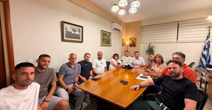 Δημοτικό πάρκινγκ στην Κάτω Αχαΐα ανακοίνωσε ο Αλεξόπουλος – Τί άλλο είπε ο δήμαρχος στους εκπροσώπους της εστίασης