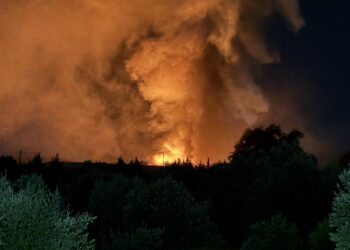 Μεγάλη φωτιά σε εργοστάσιο ελιών στην εθνική οδό Αγρινίου – Αντιρρίου ΦΩΤΟ,ΒΙΝΤΕΟ