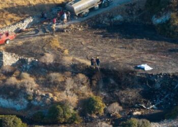 Στα τελευταία δευτερόλεπτα της πτήσης ψάχνουν τις απαντήσεις για την τραγωδία στη Σίφνο