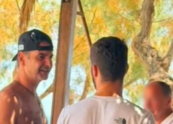 Πσιτ! Μπάνιο στα Σφακιά για τον Κυριάκο Μητσοτάκη