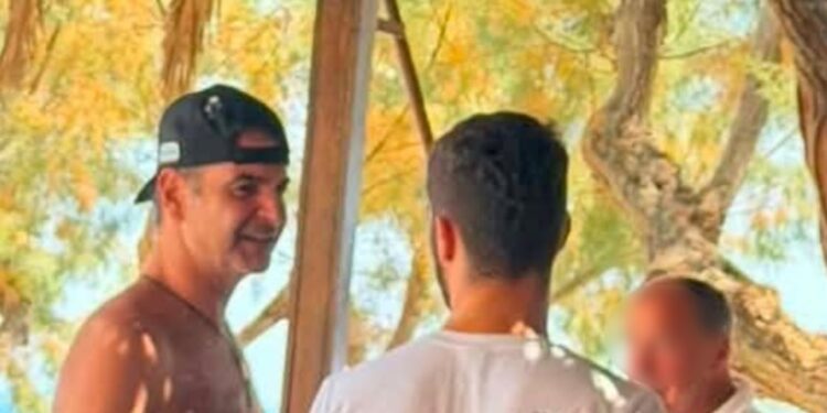 Πσιτ! Μπάνιο στα Σφακιά για τον Κυριάκο Μητσοτάκη