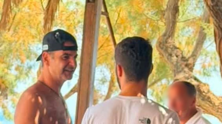 Πσιτ! Μπάνιο στα Σφακιά για τον Κυριάκο Μητσοτάκη