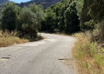 Σε κακή κατάσταση ο δρόμος που οδηγεί στον ΧΥΤΑ Φλόκα – “Καμπανάκι” του Αλεξόπουλου για τα σκουπίδια