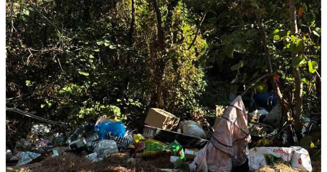 Ανεξέλεγκτη χωματερή στα Χαρμπιλέικα – Τί βρήκαν τα συνεργεία καθαρισμού του Δήμου – ΦΩΤΟ
