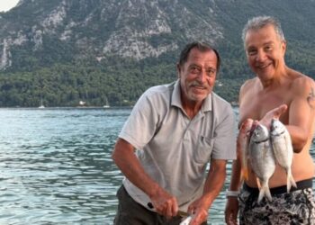 Πσιτ! Ο Σταύρος Θεοδωράκης «ψαρεύει» στον Μύτικα!