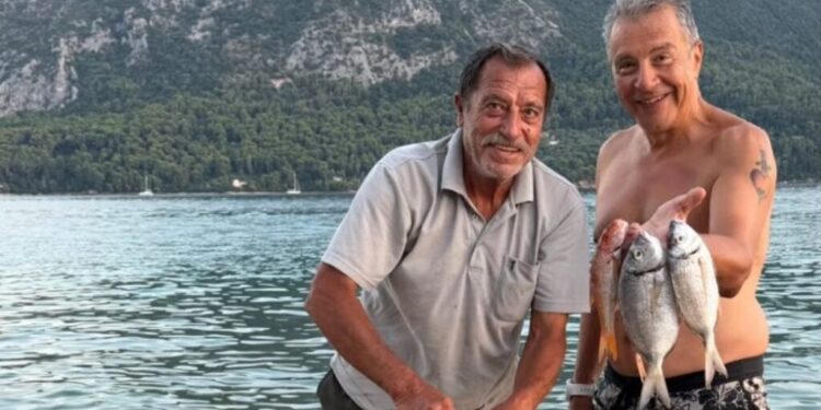 Πσιτ! Ο Σταύρος Θεοδωράκης «ψαρεύει» στον Μύτικα!