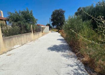 “Να πώ ότι σωθήκαμε είναι λίγο…” – Τί λένε οι κάτοικοι στο Καλαμάκι που ήταν αποκλεισμένα τα σπίτια τους από το 2000! ΒΙΝΤΕΟ