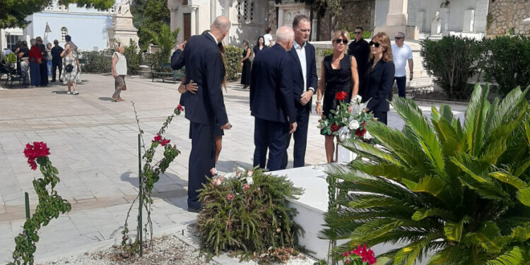 Το συγκινητικό αντίο των παιδιών και των εγγονιών της Μαργαρίτας Παπανδρέου: «Είμαστε πολύ υπερήφανοι που είμαστε κομμάτι σου»
