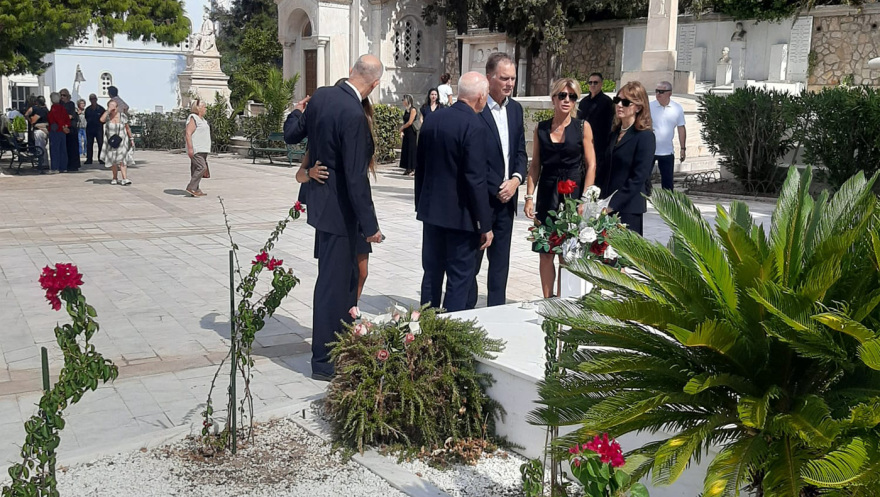 Το συγκινητικό αντίο των παιδιών και των εγγονιών της Μαργαρίτας Παπανδρέου: «Είμαστε πολύ υπερήφανοι που είμαστε κομμάτι σου»