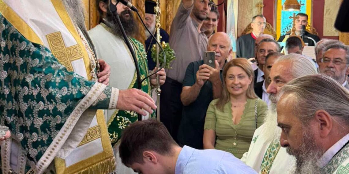 Eoρτάστηκε με λαμπρότητα η Ύψωση του Τιμίου Σταυρού στην Κάτω Αχαΐα – Η συγκινητική στιγμή της χειροθέτησης σε Αναγνώστη του μαθητή Γ. Αγγελόπουλου – ΦΩΤΟ