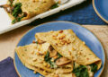 Συνταγή για pancakes με σπανάκι και φέτα